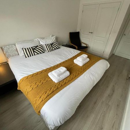 Large Spacious Room With Massive Bed And Free Wifi Manchester Exterior foto